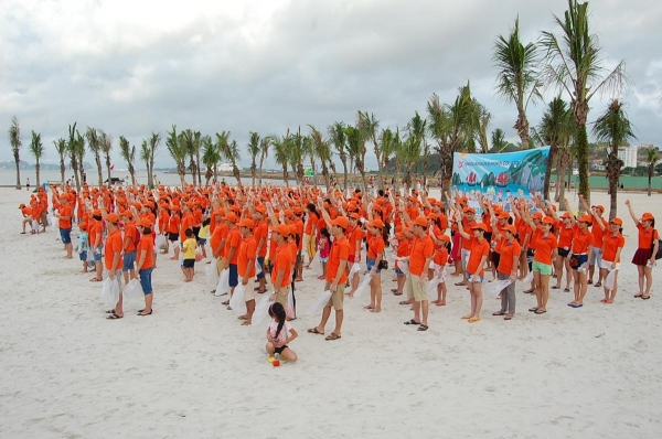 CHƯƠNG TRÌNH DU LỊCH HÈ, BEACH CLEANING NHÀ MÁY TOYOTA BOSHOKU HANOI TẠI HẠ LONG, SẦM SƠN, CỬA LÒ 2017